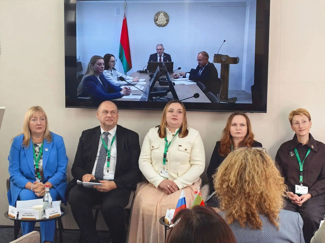 Директор ФГБУ "Национальный парк "Себежский" Надежда Николаевна Подоплекина принимает  участие в 17-й Конференции сторон Конвенции ООН о биологическом разнообразии (COP17),  которая проходит с 19 по 30 октября в г. Ереван (Республика Армения)
