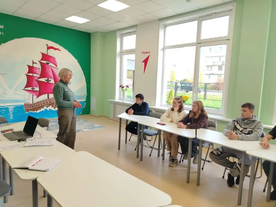 Первое занятие элективного курса «Школьное лесничество: профессиональные пробы, исследования, практика» в Гдовской школе