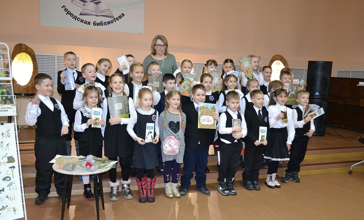 Великолукских школьников познакомили с серией книг «Заповедные истории» Национального парка «Себежский»